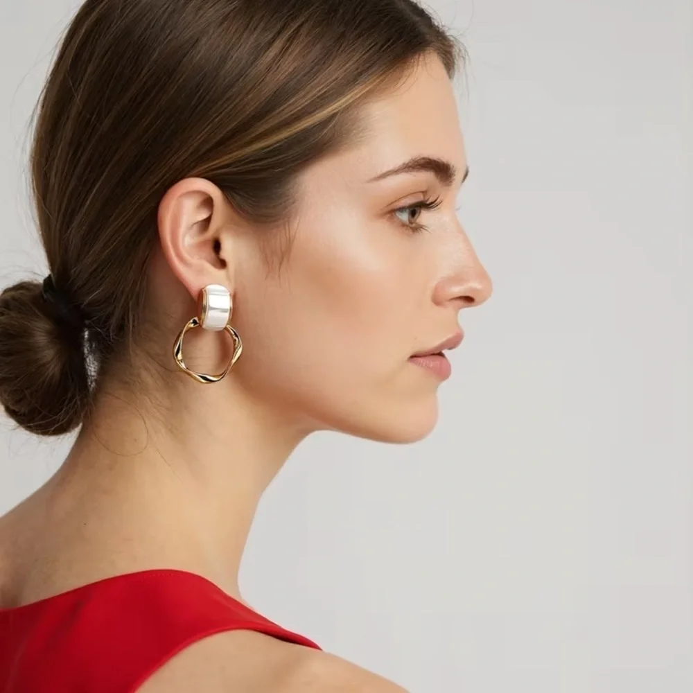 NEW Elegant Gold and White Hoop Earrings. Trendy Earrings.